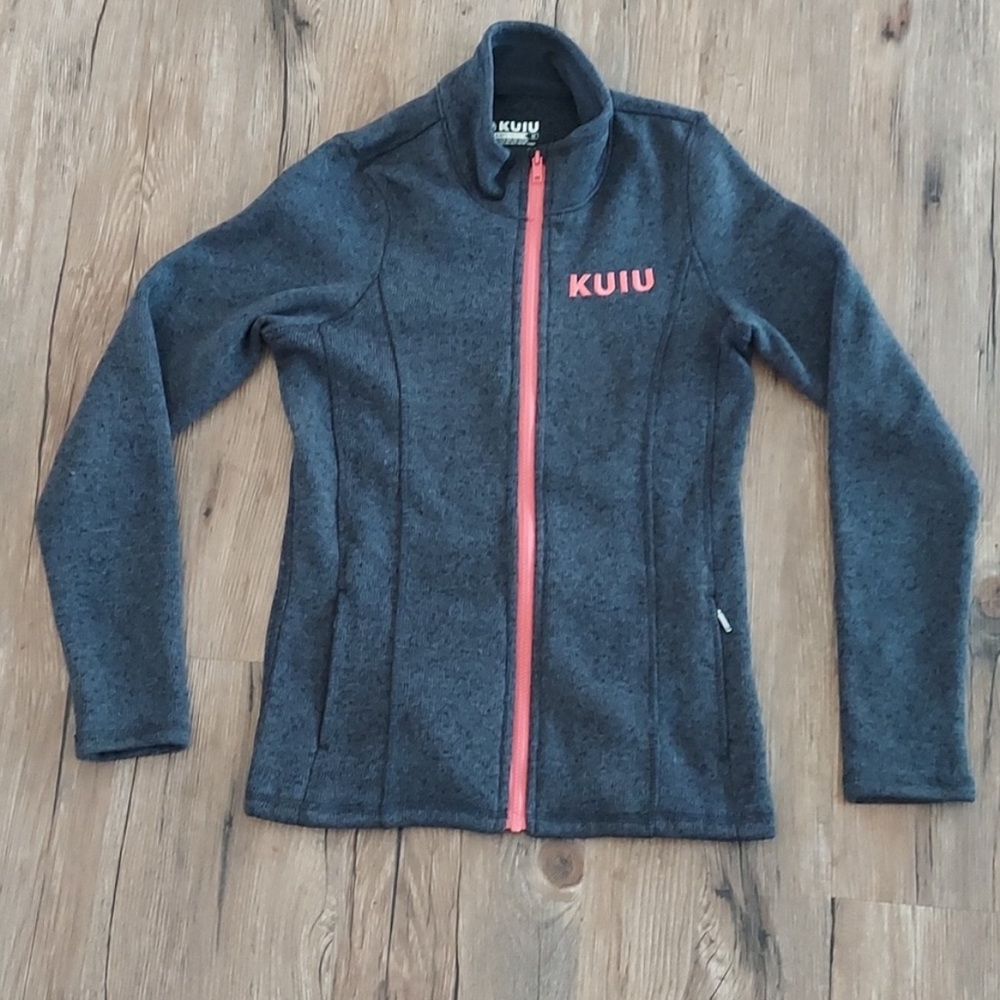 Woman’s KUIU zip up